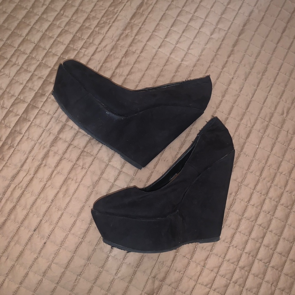 Black wedge